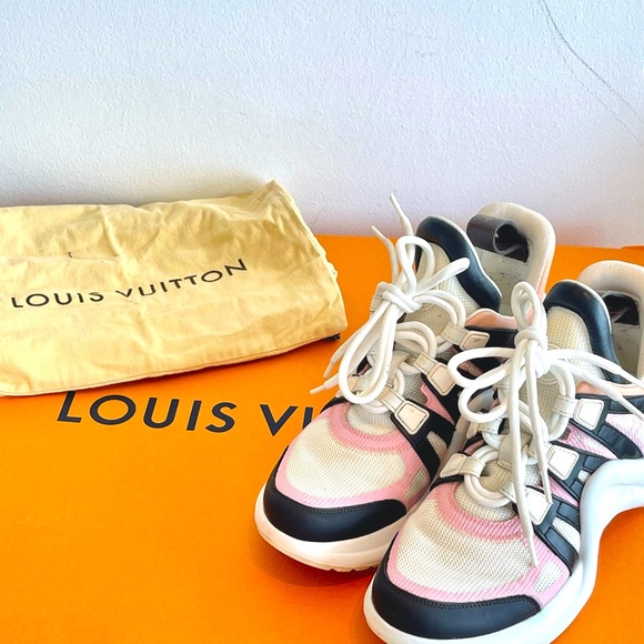 LOUIS VUITTON : Calfskin Technical , size 36 , like new, with bags